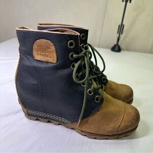 Sorel Blue and Brown Wedge Boots Size 11
